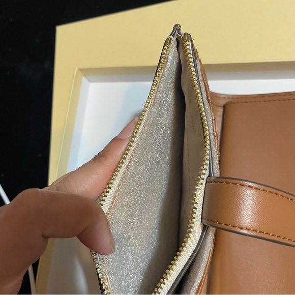 🩷Michael Kors wallet/wristlet🩷 - Picture 9 of 12